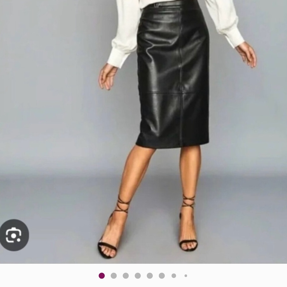 St. John Couture Elegant Black Leather midi Skirt